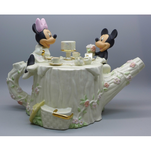 614 - A Disney Mickey and Minnie tea pot