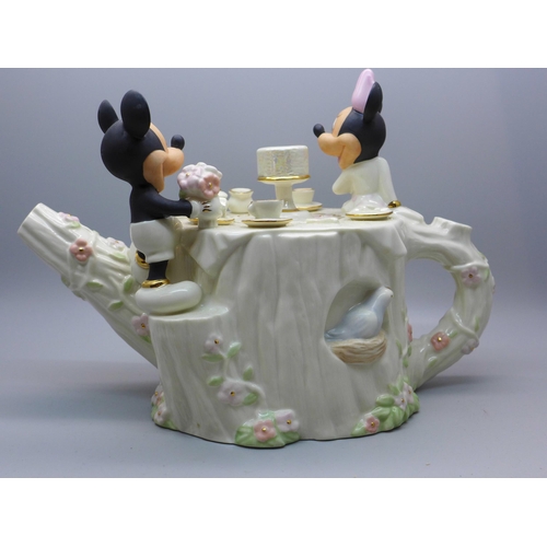 614 - A Disney Mickey and Minnie tea pot