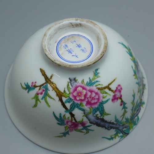 640 - A hand painted Chinese bowl, depicting birds and flowers, six character mark to base, 13.5cm