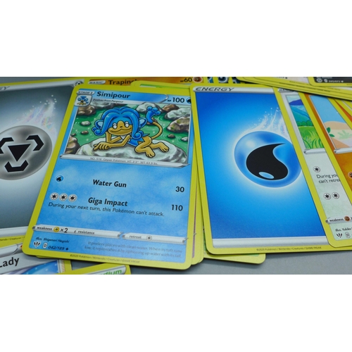 645 - 30 Holo/reverse holo 300 common/uncommon/rare Pokemon cards