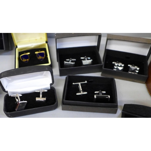 653 - A leather collar box, sets of cufflinks etc., including a sterling silver Siam cufflink and tie bar ... 