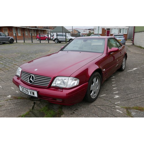346 - A 1998 Mercedes SL320 cabriolet car with 3.2 litre petrol engine and automatic transmission. 98,000 ... 