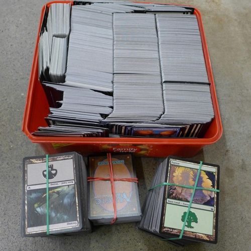 721 - A box of Magic The Gathering gaming/playing cards