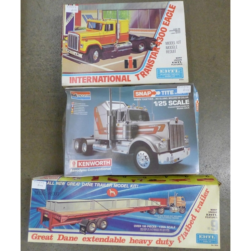 791 - A collection of model kits, including Matchbox Ford Louisville, Peerless Roadrunner, White Road Boss... 