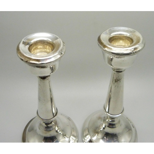 842 - A pair of silver candlesticks, Birmingham 1931, 15.5cm