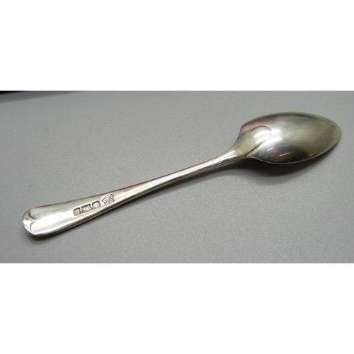 844 - A set of six silver spoons and sugar bows, engraved decoration, Sheffield 1899, 96g