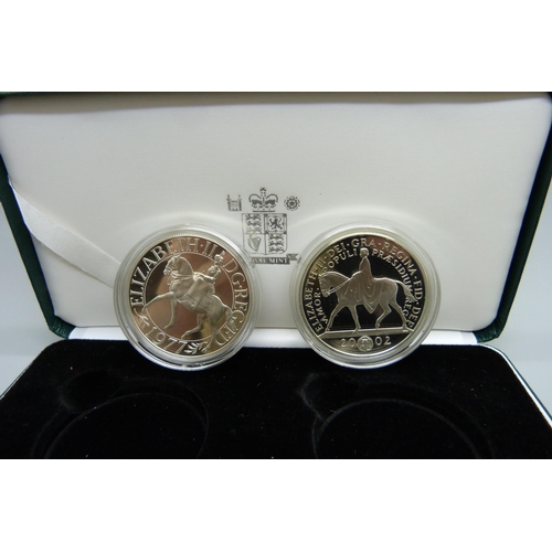 849 - A Royal Mint Her Majesty The Queen Jubilee Silver Crown Set, 2002 Golden Jubilee, 1977 25p and 2002 ... 