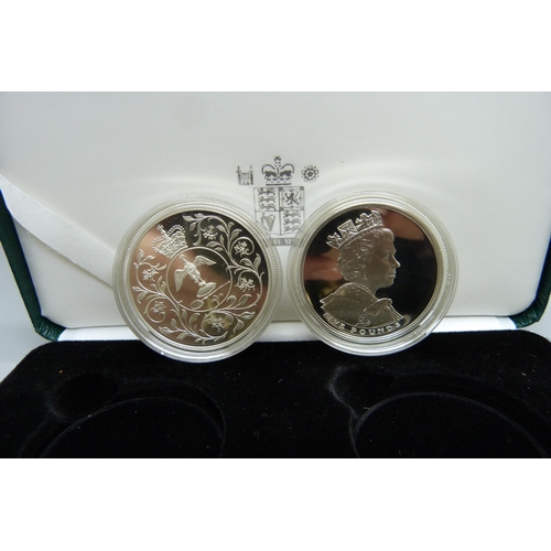 849 - A Royal Mint Her Majesty The Queen Jubilee Silver Crown Set, 2002 Golden Jubilee, 1977 25p and 2002 ... 