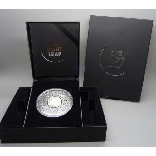 863 - A limited edition 1969 One Giant Leap coin, boxed with certificate