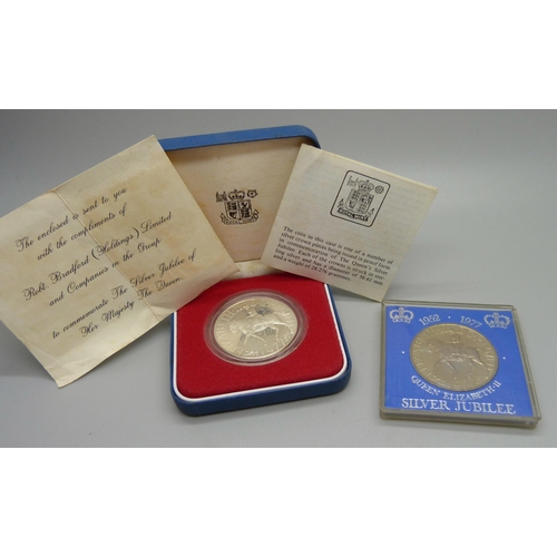 882 - A 1977 silver proof Jubilee crown with certificate and box and one other 1977 crown