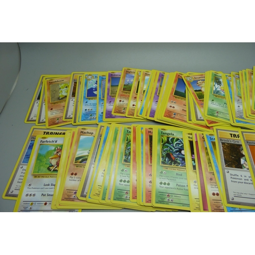 889 - 100 Evolutions Pokemon cards