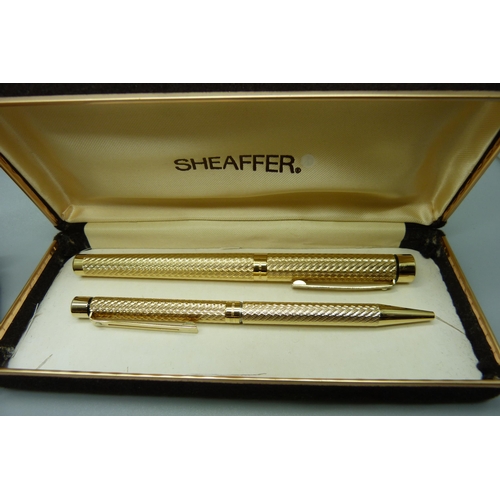 904 - A Sheaffer gold plated pen set, ink pen with 14ct gold nib and a Cross ballpoint pen, both cased