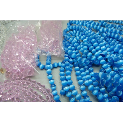 915 - 600 cat's eye 8mm beads and 500 faceted beads, 10mm