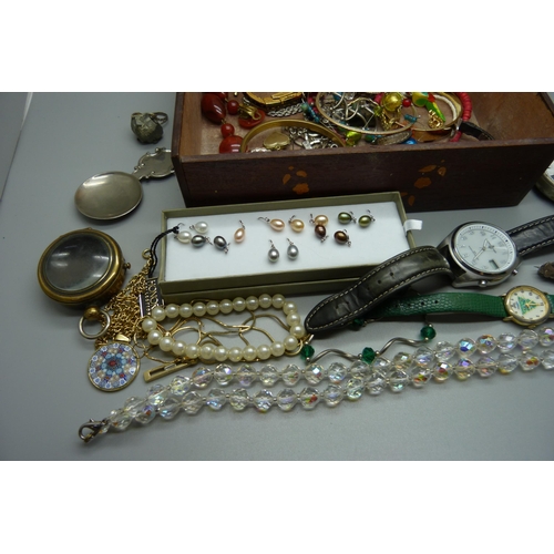 924 - A box of costume jewellery, wristwatches, brass watch case and vesta