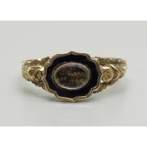 927 - An antique late 19th Century memorial ring, 1.6g, N