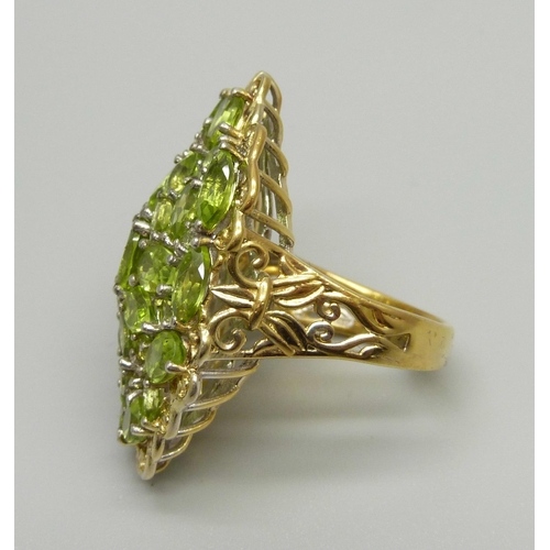 933 - A large silver gilt and peridot cocktail ring, S, 37mm x 25mm