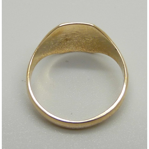 936 - A 9ct gold signet ring, 2.7g, N