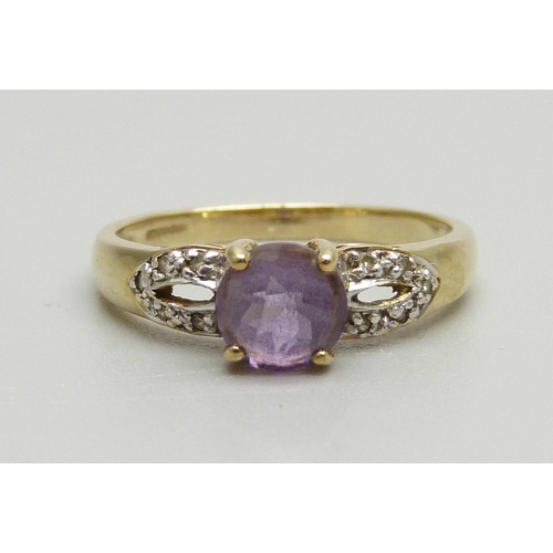 938 - A 9ct gold, amethyst and diamond ring, 2.3g, N