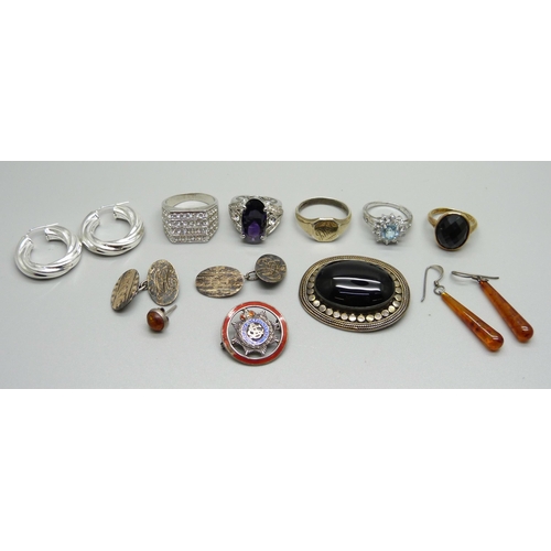 944 - A collection of silver jewellery and a pair of silver cufflinks