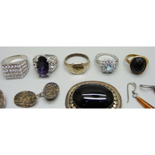 944 - A collection of silver jewellery and a pair of silver cufflinks