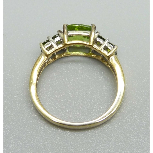 954 - A silver gilt and green diopside ring, N