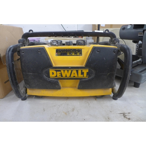 2002 - A Dewalt mains/battery site radio - W