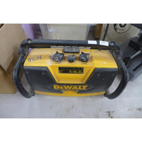 2002 - A Dewalt mains/battery site radio - W