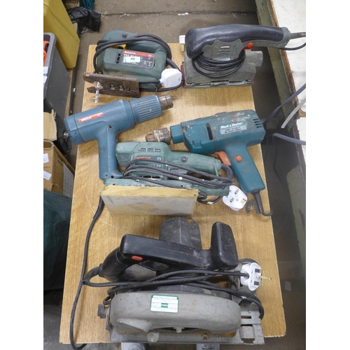 2010 - A quantity of power tools, mainly Bosch including a PSS 23 sander, PHG 1 heat gun, jigsaw, Black and... 