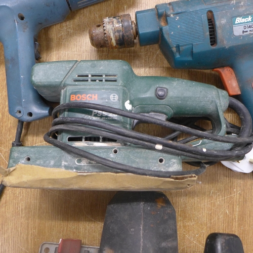 2010 - A quantity of power tools, mainly Bosch including a PSS 23 sander, PHG 1 heat gun, jigsaw, Black and... 