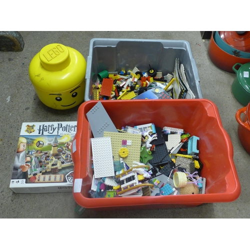 2075 - A quantity of LEGO, including Harry Potter and LEGO head storage box