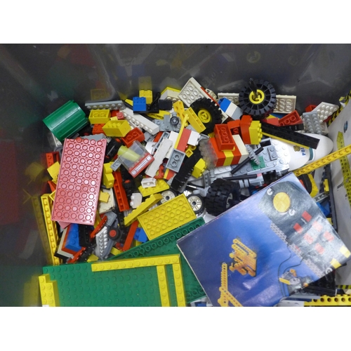 2075 - A quantity of LEGO, including Harry Potter and LEGO head storage box