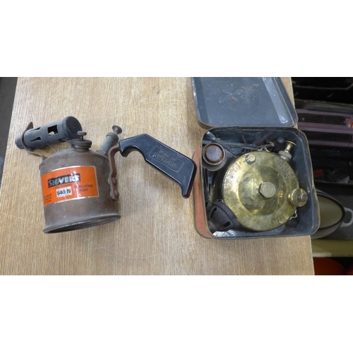 2094 - A Sievert blow lamp and a Primus camping stove