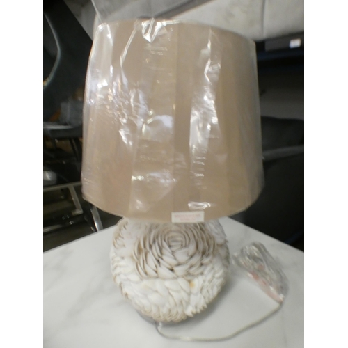 1509 - A shell table lamp with beige shade