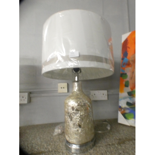 1525 - A large gold and silver patterned glass table lamp with white shade