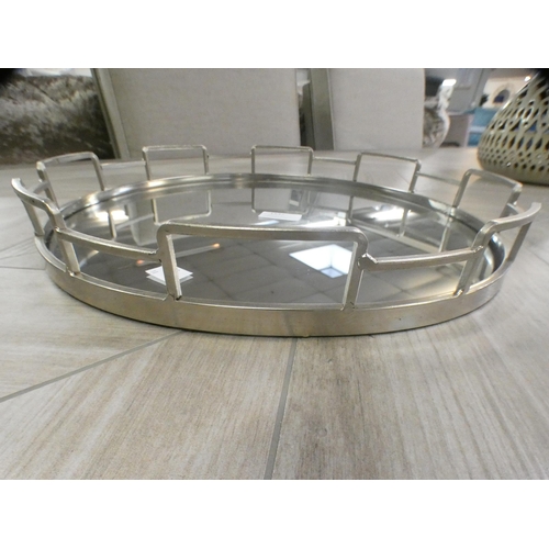 1537 - A mirrored circular cocktail tray