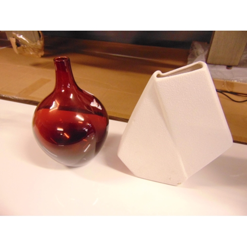 1630 - A white ceramic vase and a cranberry vase