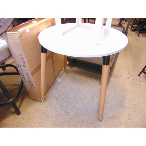 1640 - A white painted and wood small circular dining table