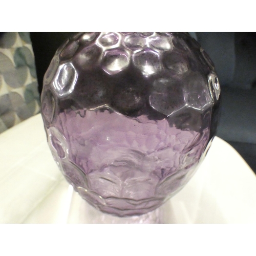 1405 - A purple hexagonal patterned vase