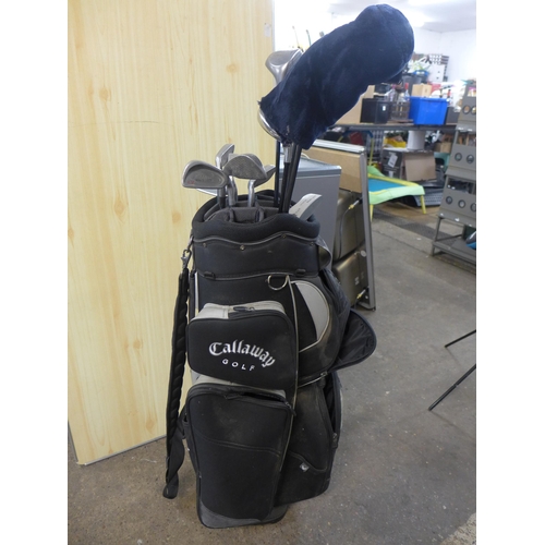 2234 - 7 Bags of golf clubs and bags; Callaway golf bag with balls and tees