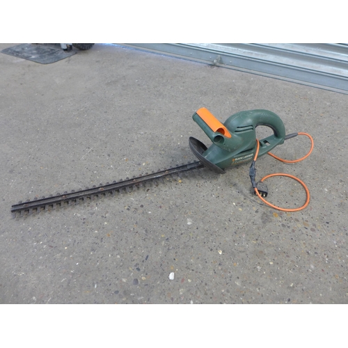 2245 - Four electric hedge cutters