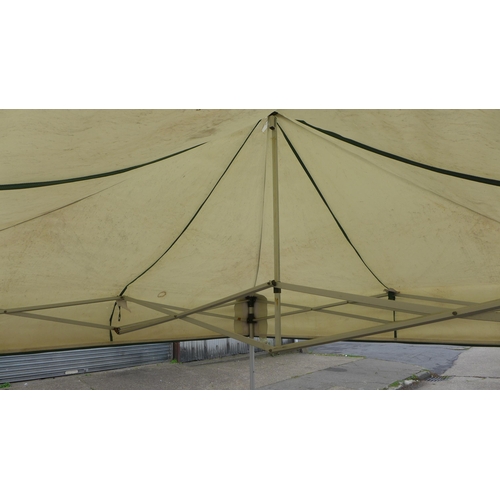 2291 - A 3m x 3m gazebo