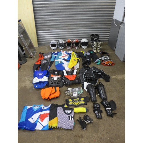 2335 - A box of motor cross clothing including-
Wulfsport Helmet S 550-560
UFO Spectra Helmet Gr 1400 +50 L... 