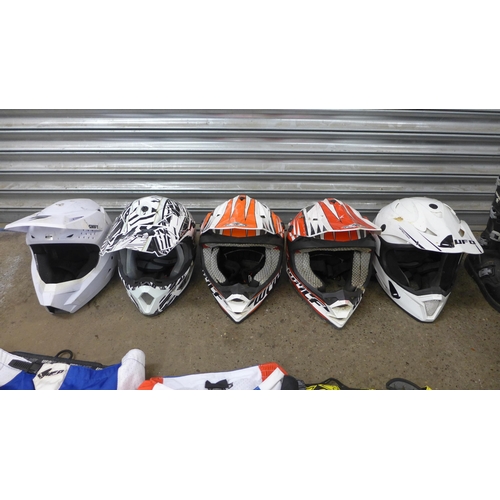 2335 - A box of motor cross clothing including-
Wulfsport Helmet S 550-560
UFO Spectra Helmet Gr 1400 +50 L... 