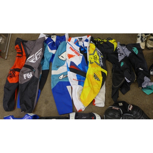 2335 - A box of motor cross clothing including-
Wulfsport Helmet S 550-560
UFO Spectra Helmet Gr 1400 +50 L... 