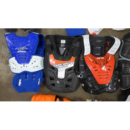 2335 - A box of motor cross clothing including-
Wulfsport Helmet S 550-560
UFO Spectra Helmet Gr 1400 +50 L... 