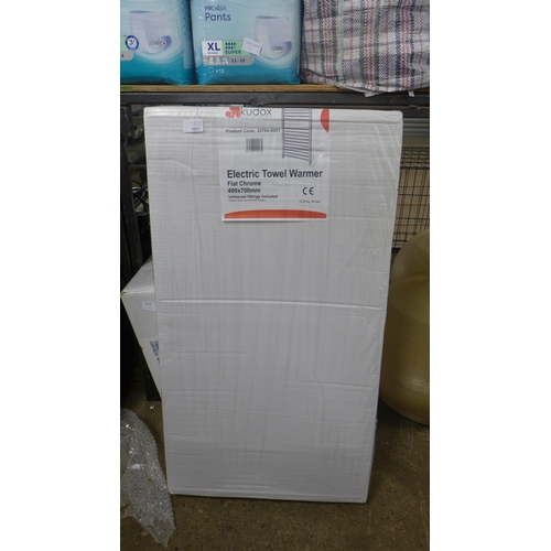 2370 - A Kudox electric towel warmer - 400mm x 700mm - boxed and unused