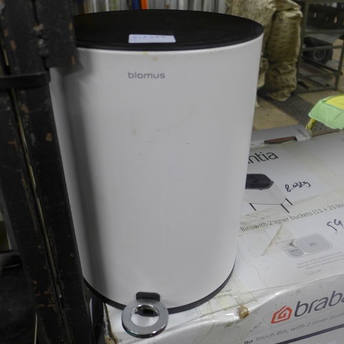 2379 - A Brabantia BO touch bin with 2 inner buckets (11ltr and 23ltr) and a Biomus pedal bin