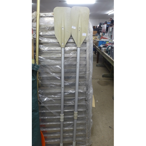 2425 - Two grey single paddles