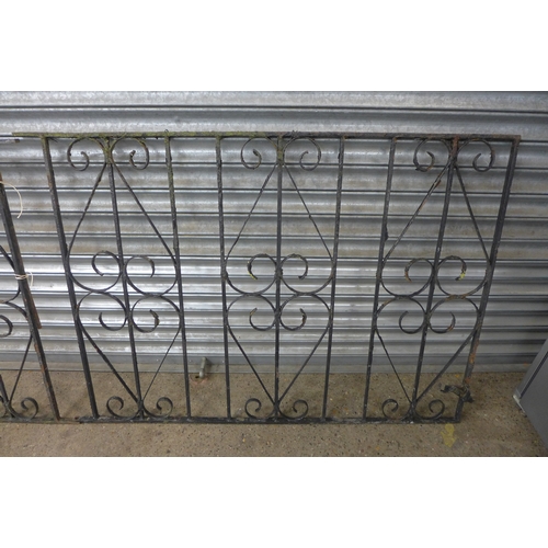 2427 - A pair of 3ft x 4ft driveway gates