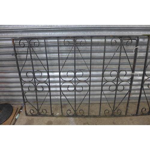 2427 - A pair of 3ft x 4ft driveway gates